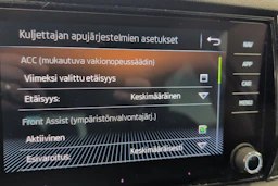 vihreä Skoda Karoq 2019 kuva 17.
