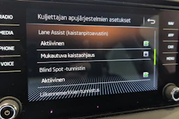 vihreä Skoda Karoq 2019 kuva 18.