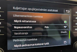 vihreä Skoda Karoq 2019 kuva 19.