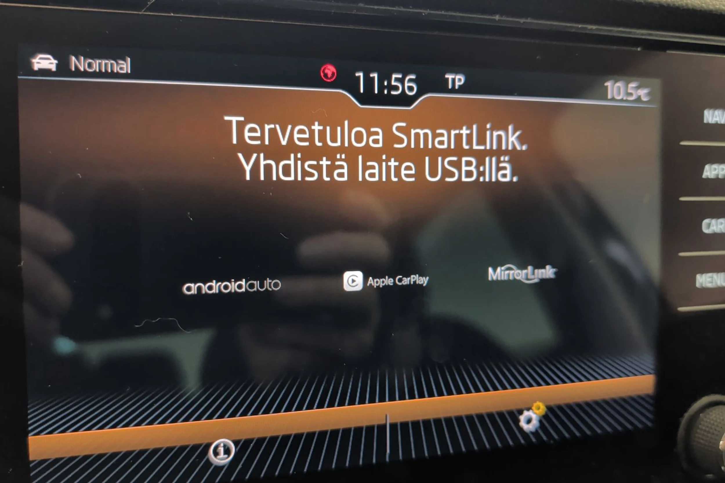 vihreä Skoda Karoq 2019 kuva 21.