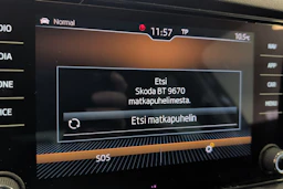 vihreä Skoda Karoq 2019 kuva 22.