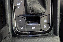 vihreä Skoda Karoq 2019 kuva 26.