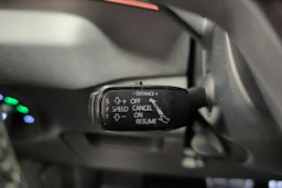 vihreä Skoda Karoq 2019 kuva 28.