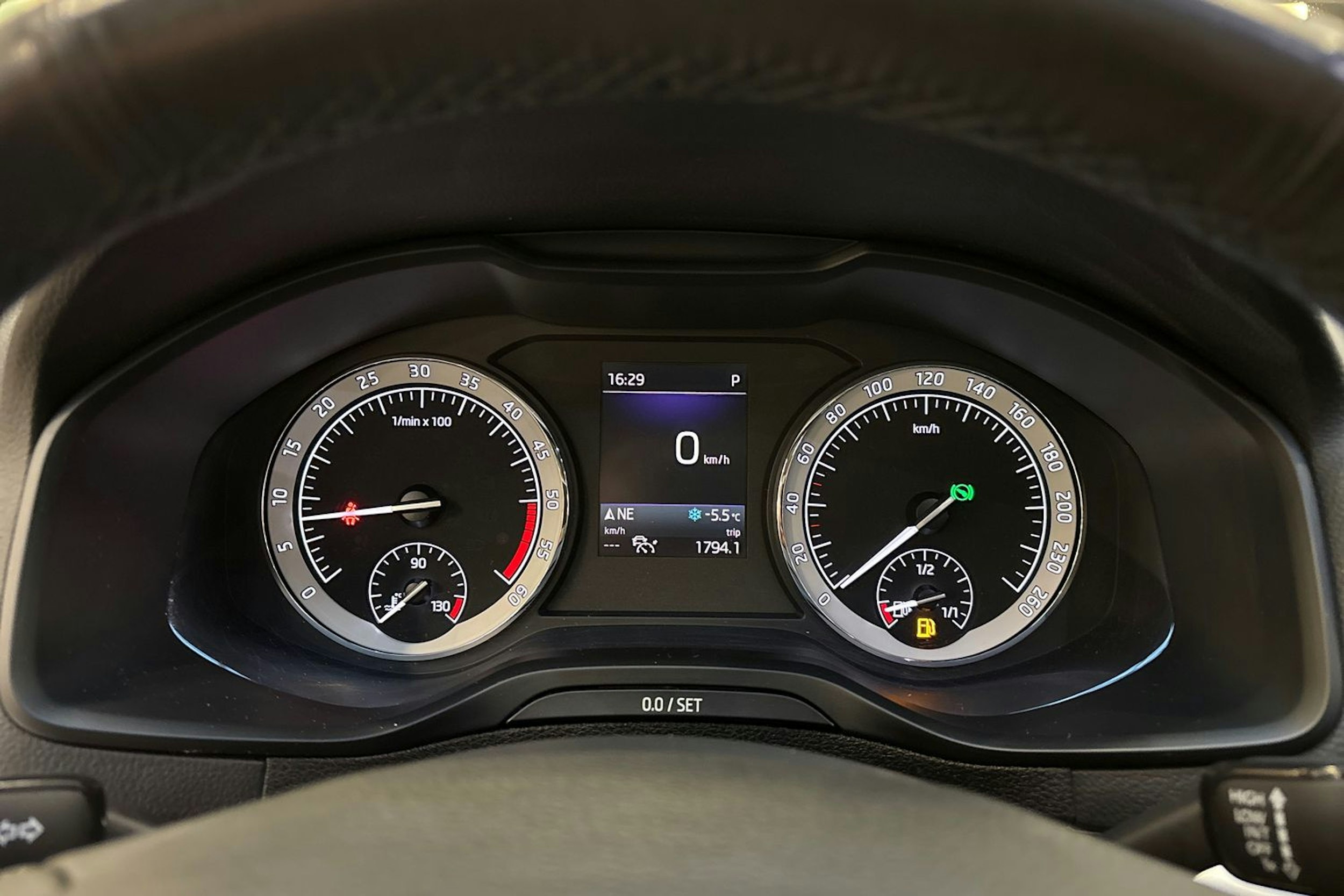 ruskea (beige) Skoda Karoq 2019 kuva 22.