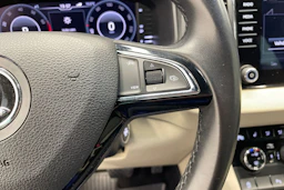 Harmaa Skoda KAROQ 2019 kuva 16.