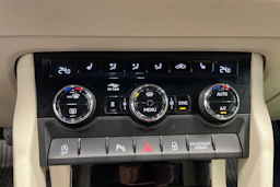 Harmaa Skoda KAROQ 2019 kuva 19.