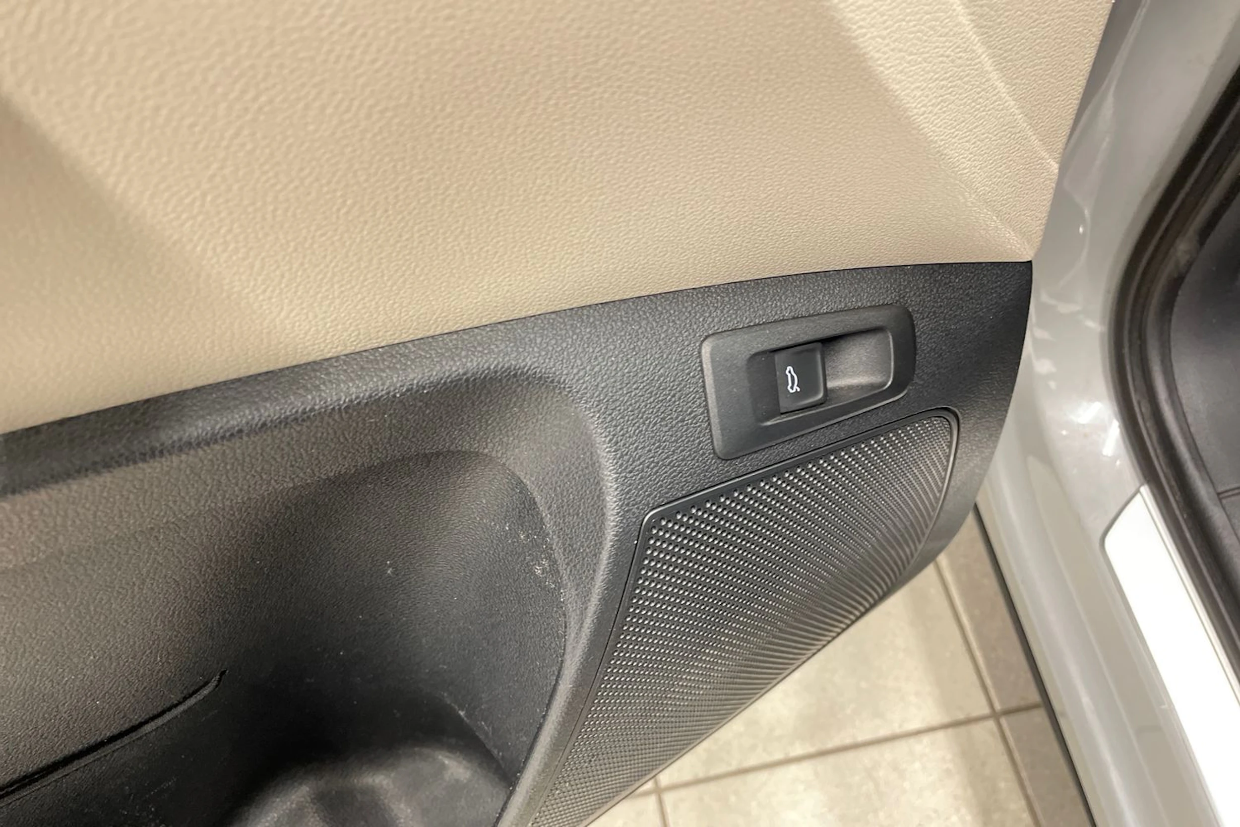 Harmaa Skoda KAROQ 2019 kuva 22.