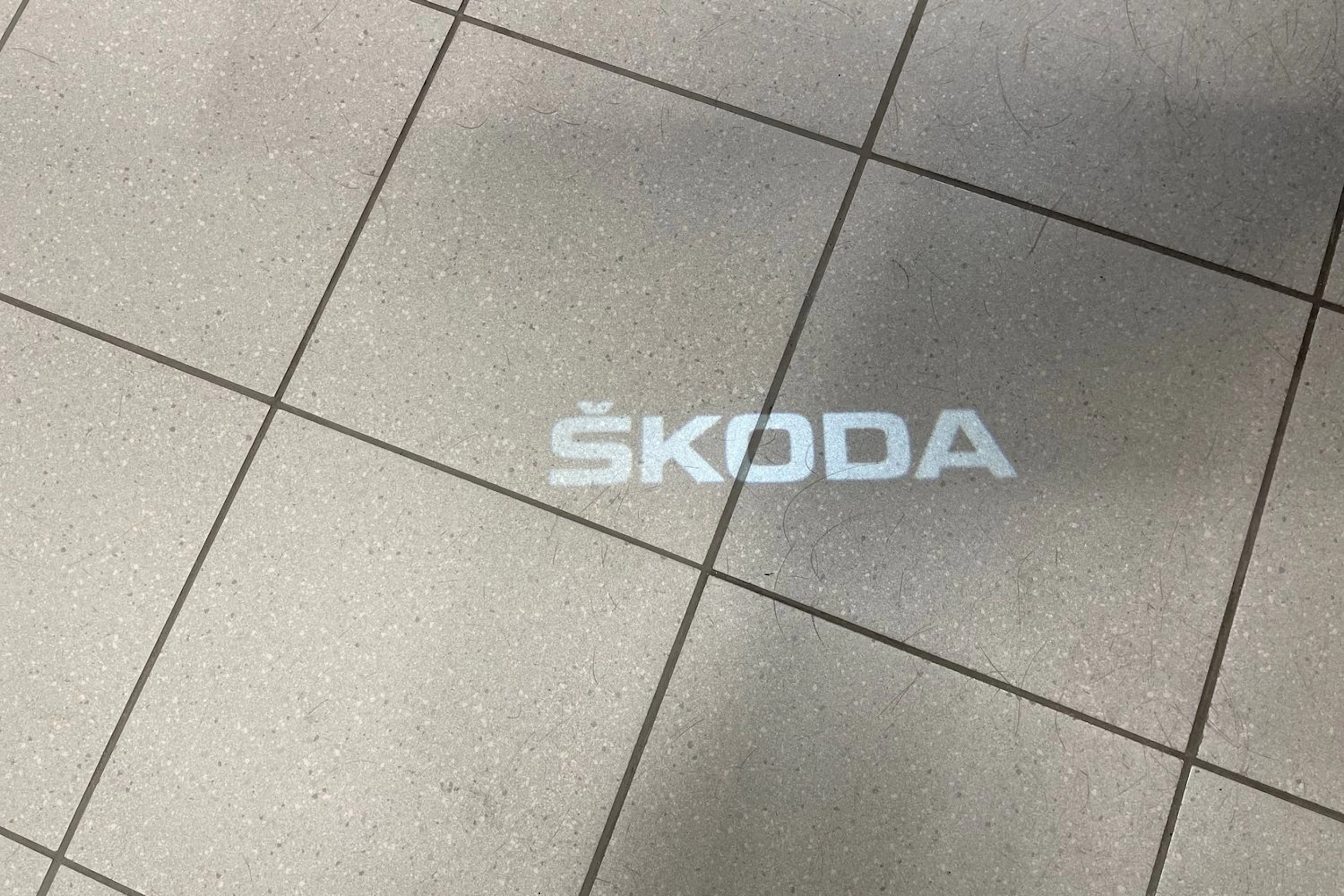 Harmaa Skoda KAROQ 2019 kuva 23.