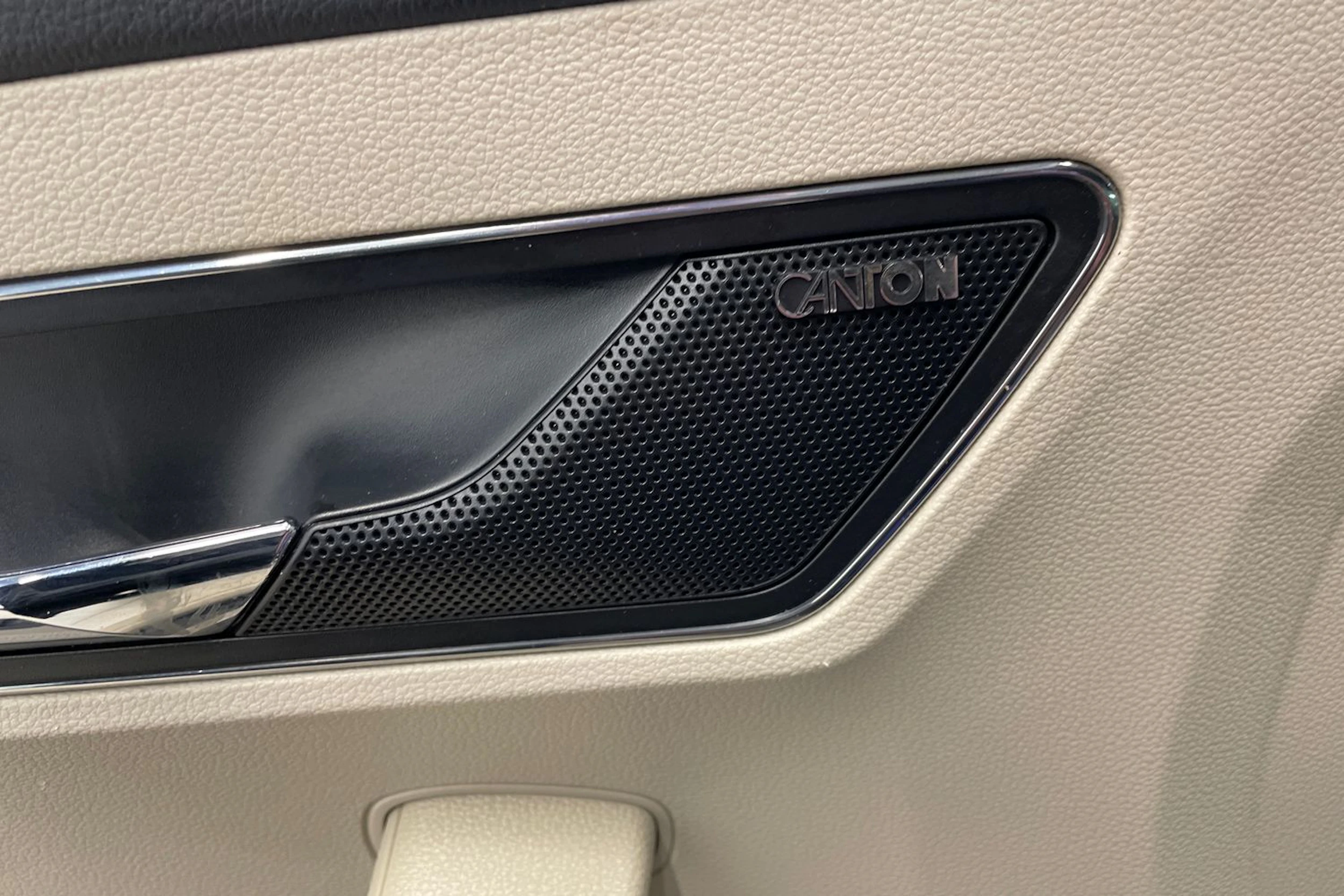 Harmaa Skoda KAROQ 2019 kuva 24.