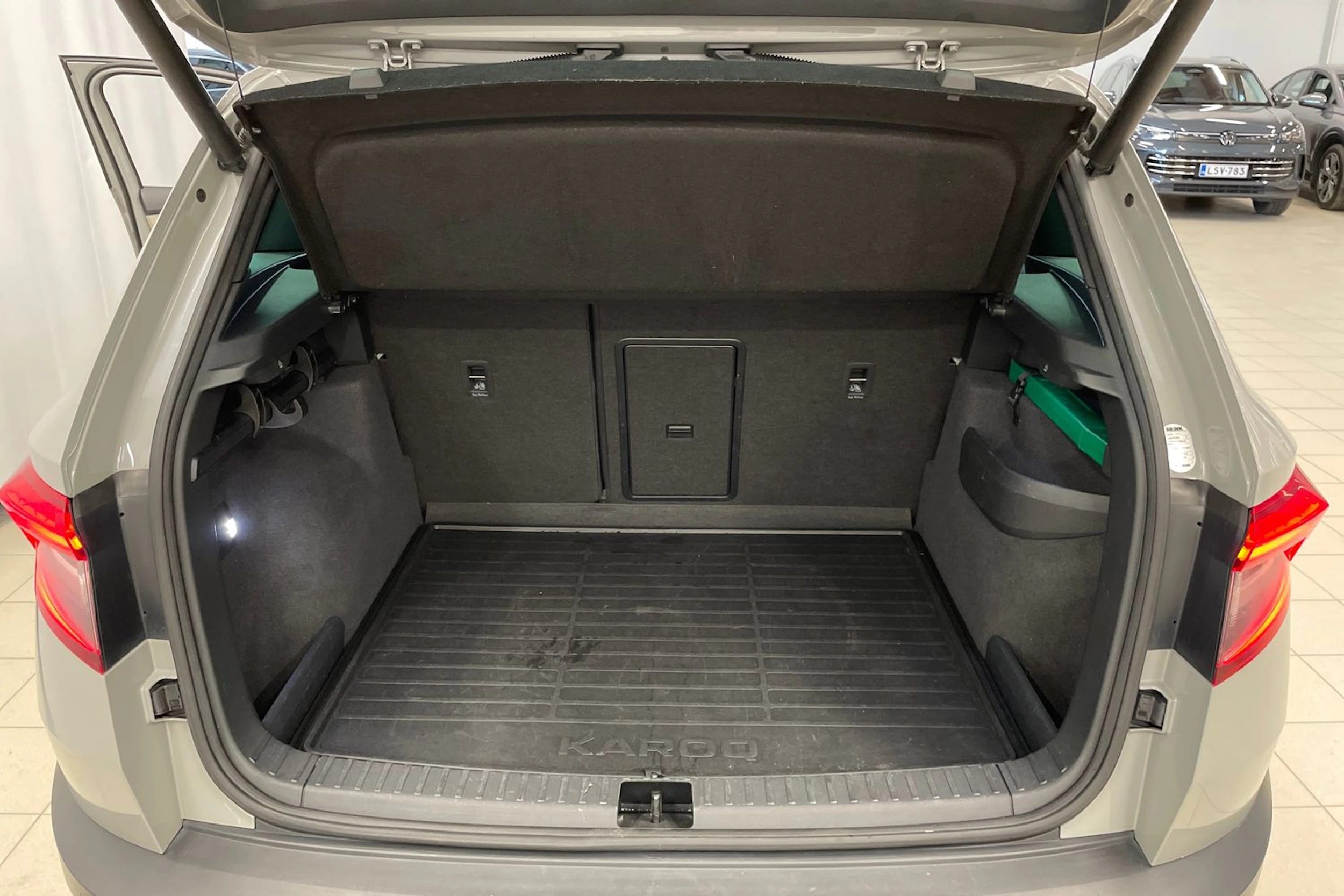 Harmaa Skoda KAROQ 2019 kuva 25.