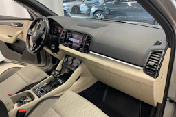 Harmaa Skoda KAROQ 2019 kuva 30.