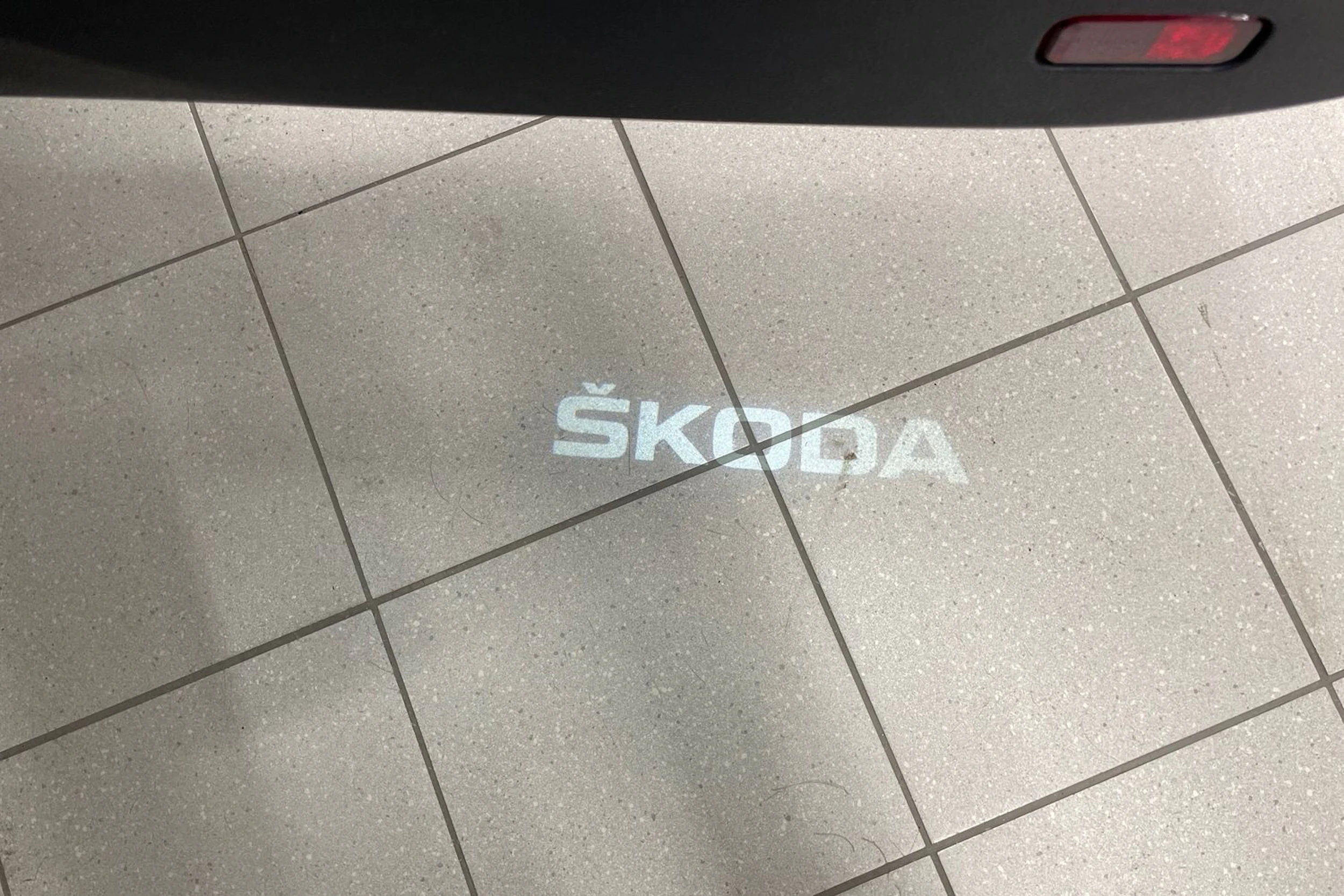 Harmaa Skoda KAROQ 2019 kuva 32.