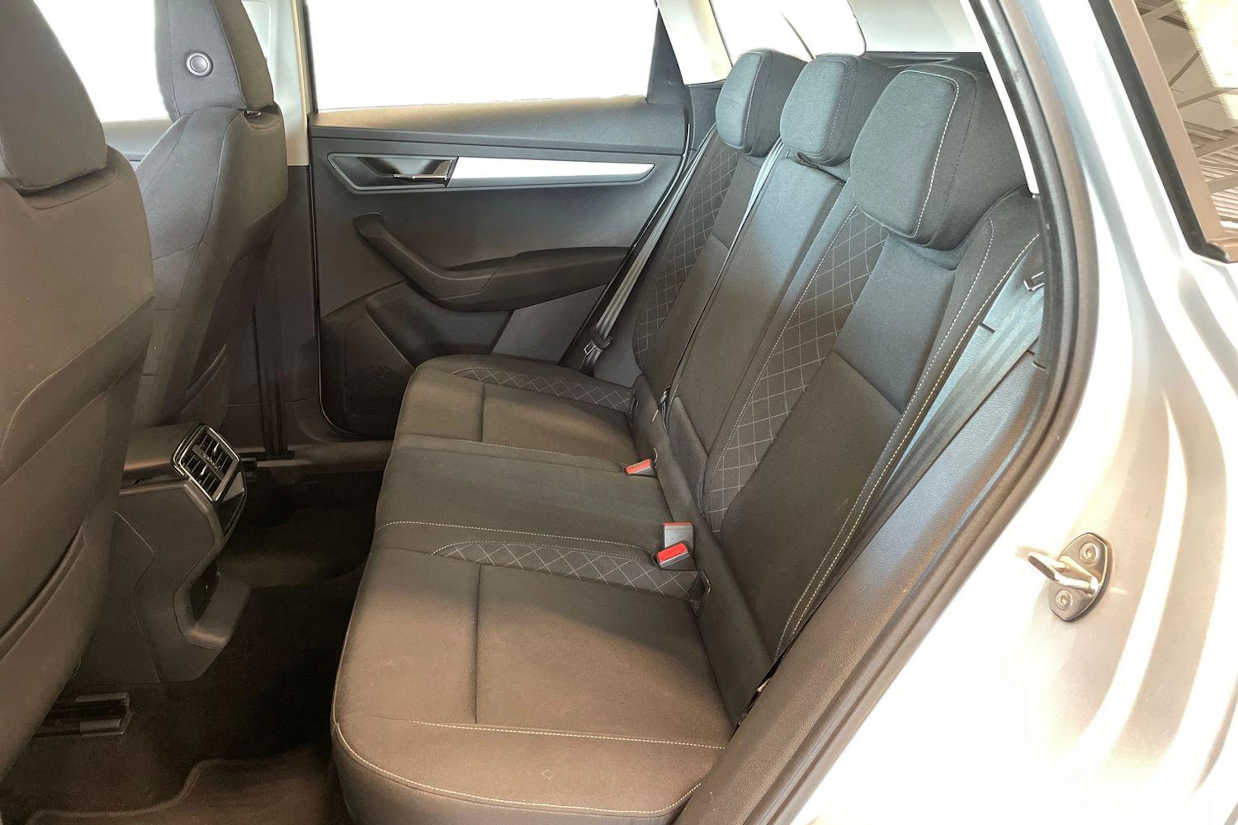 harmaa Skoda Karoq 2019 kuva 8.
