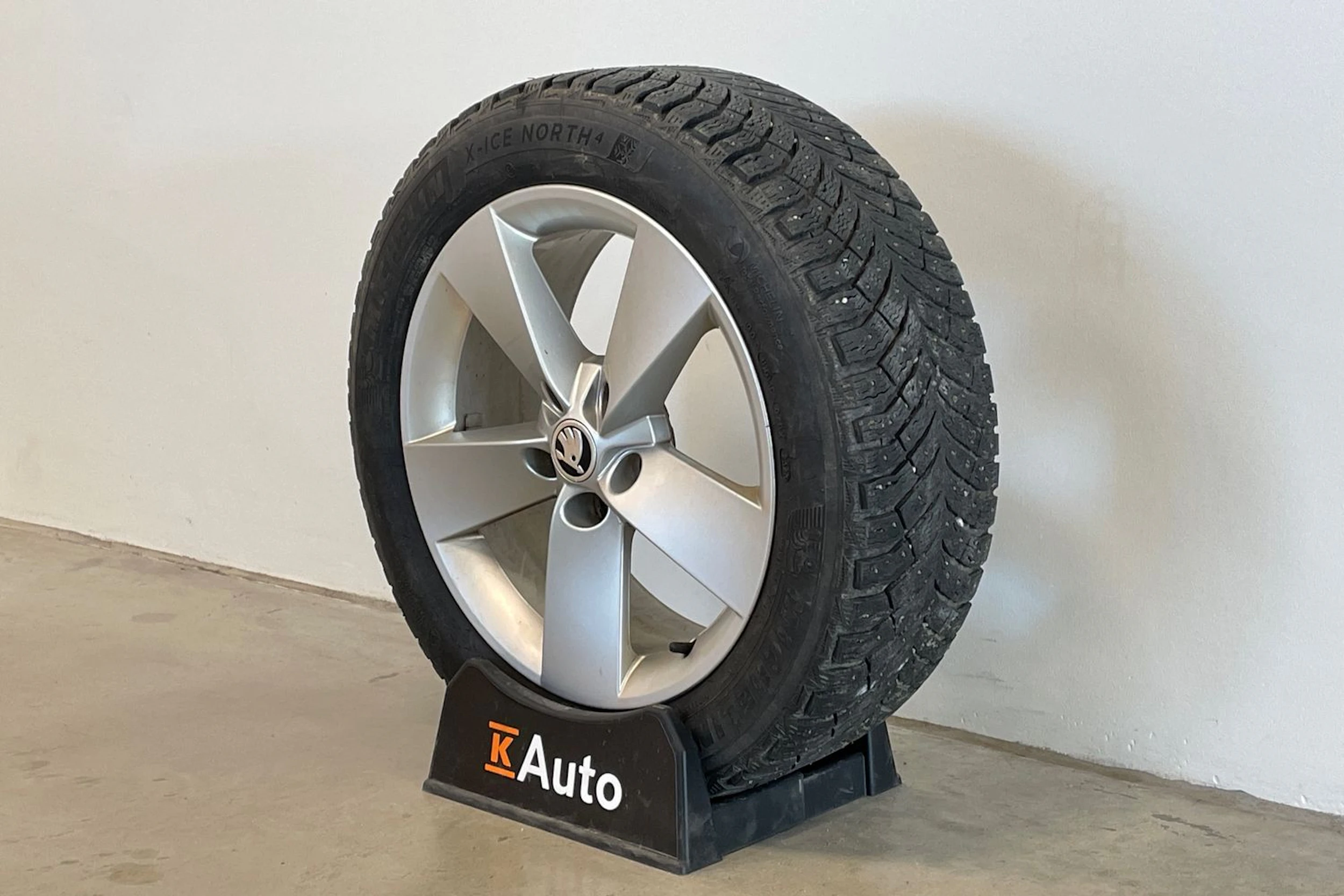 harmaa Skoda Karoq 2019 kuva 10.