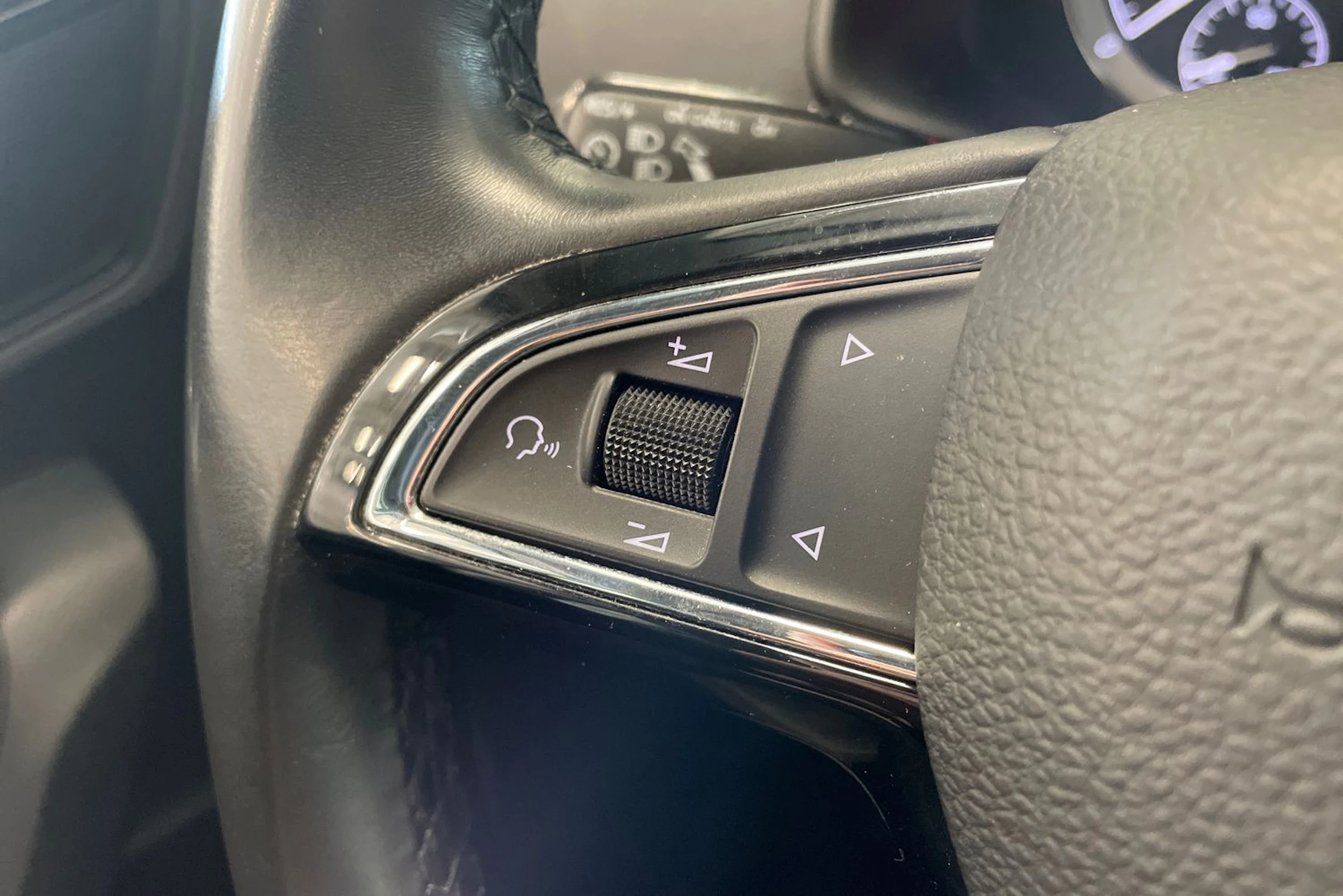 harmaa Skoda Karoq 2019 kuva 15.