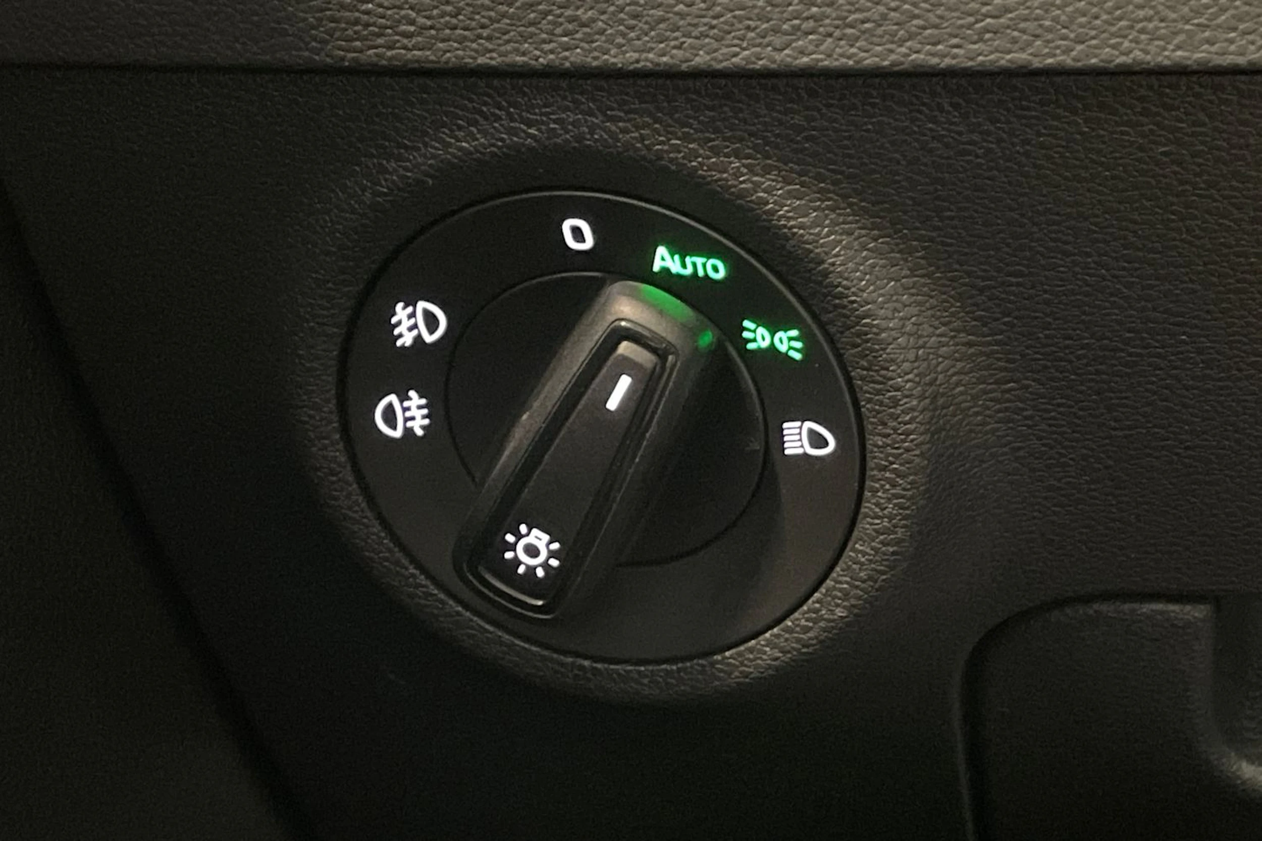 harmaa Skoda Karoq 2019 kuva 16.