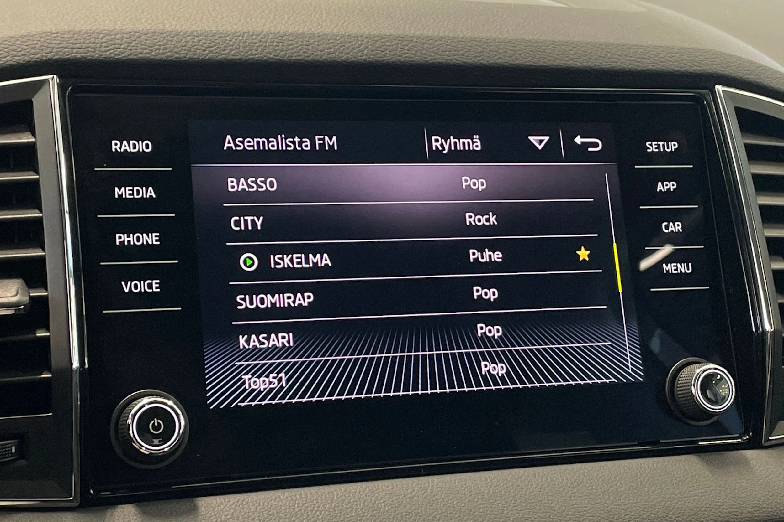 harmaa Skoda Karoq 2019 kuva 17.