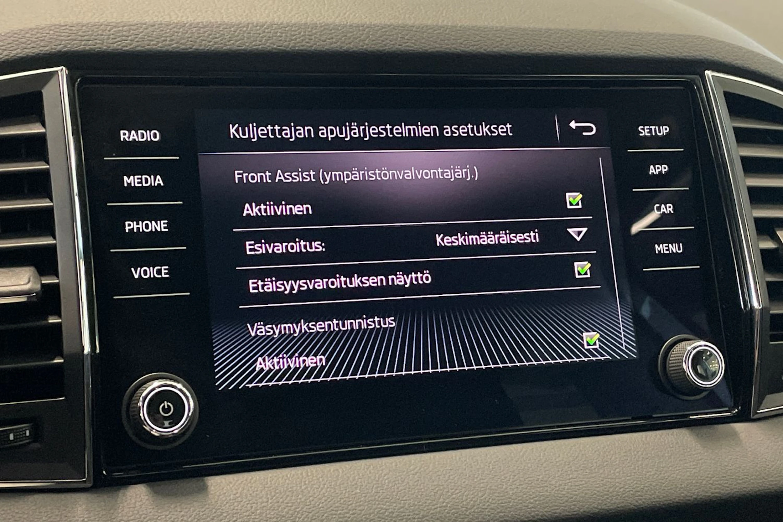 harmaa Skoda Karoq 2019 kuva 20.