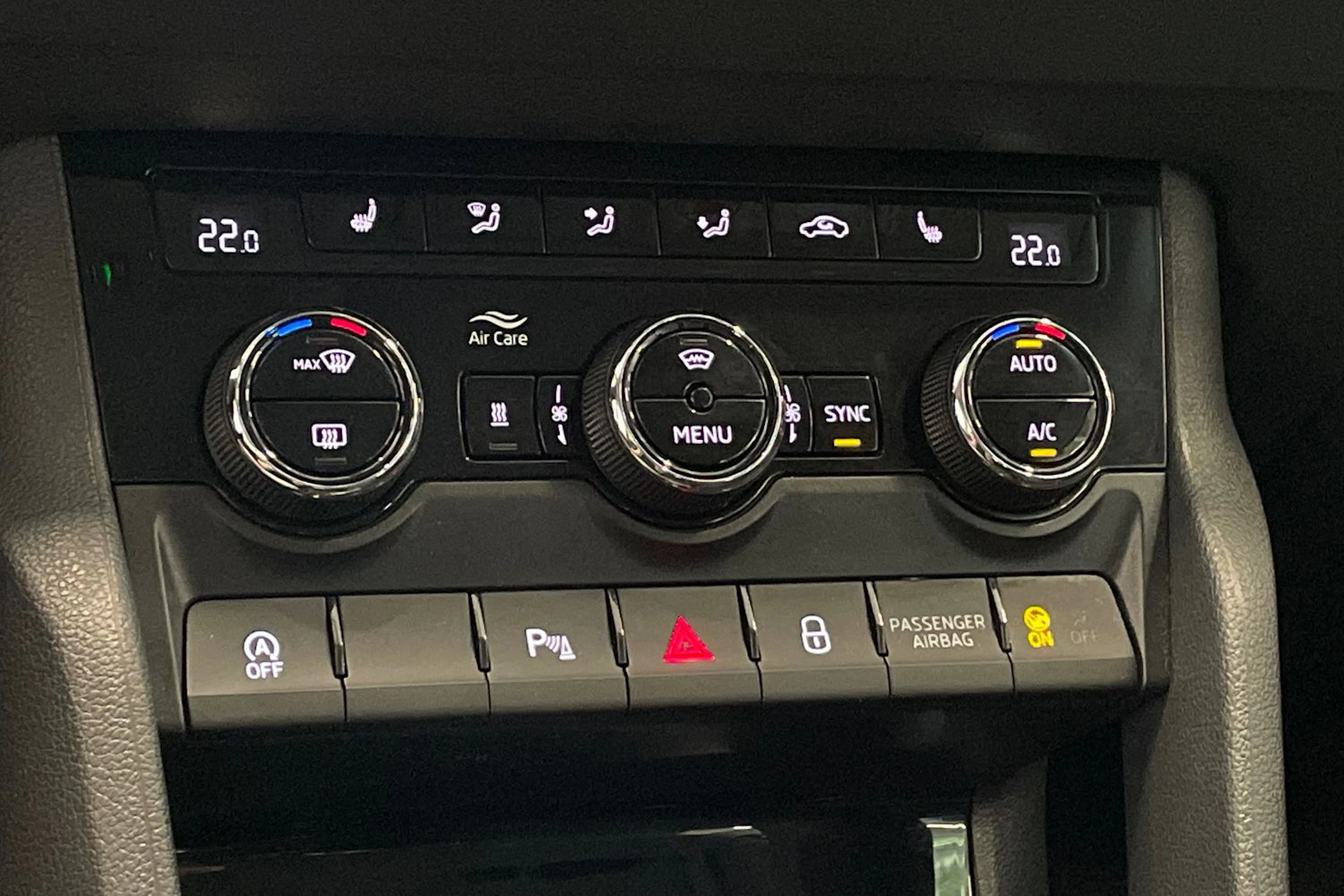 harmaa Skoda Karoq 2019 kuva 23.