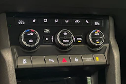 harmaa Skoda Karoq 2019 kuva 23.