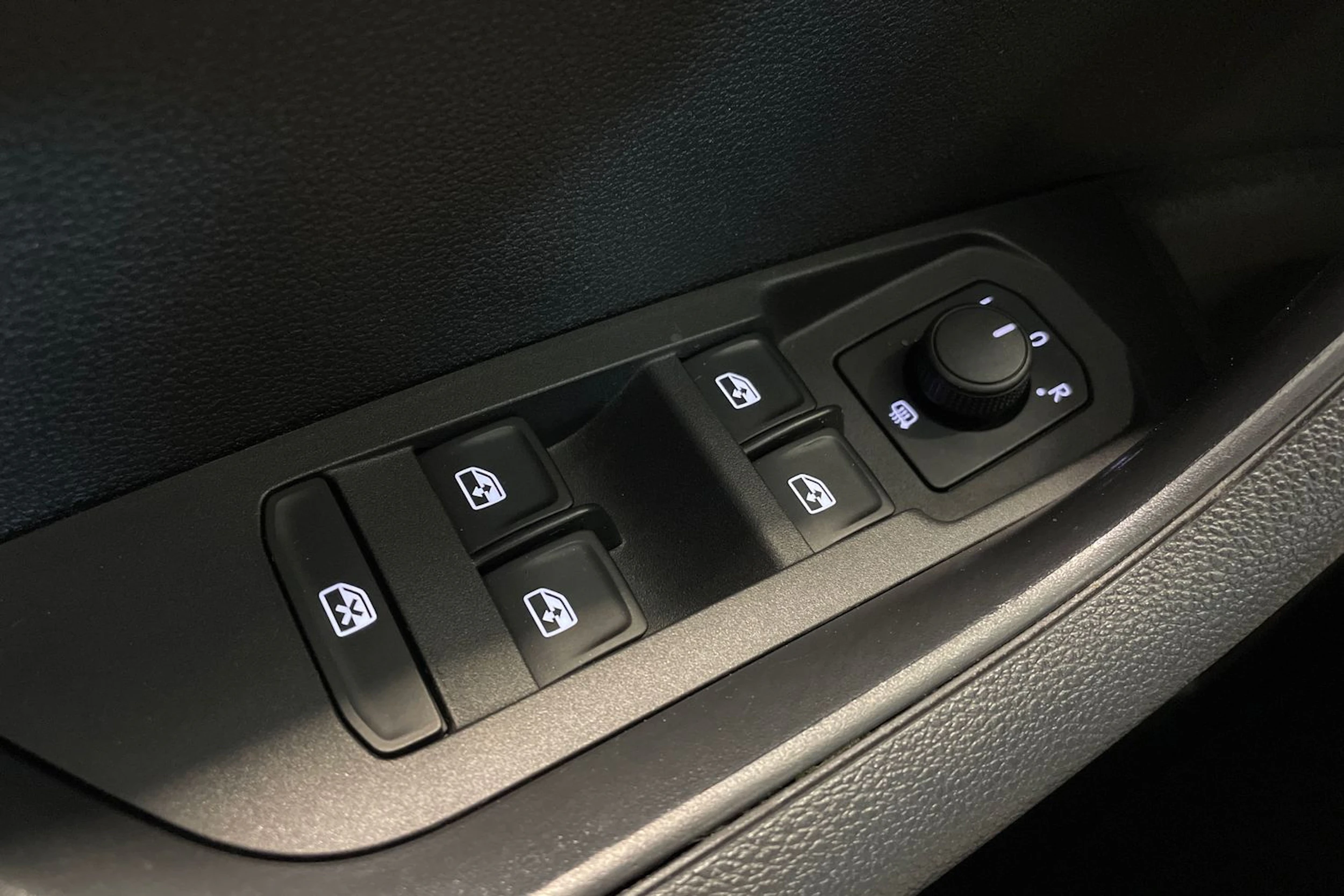 harmaa Skoda Karoq 2019 kuva 25.