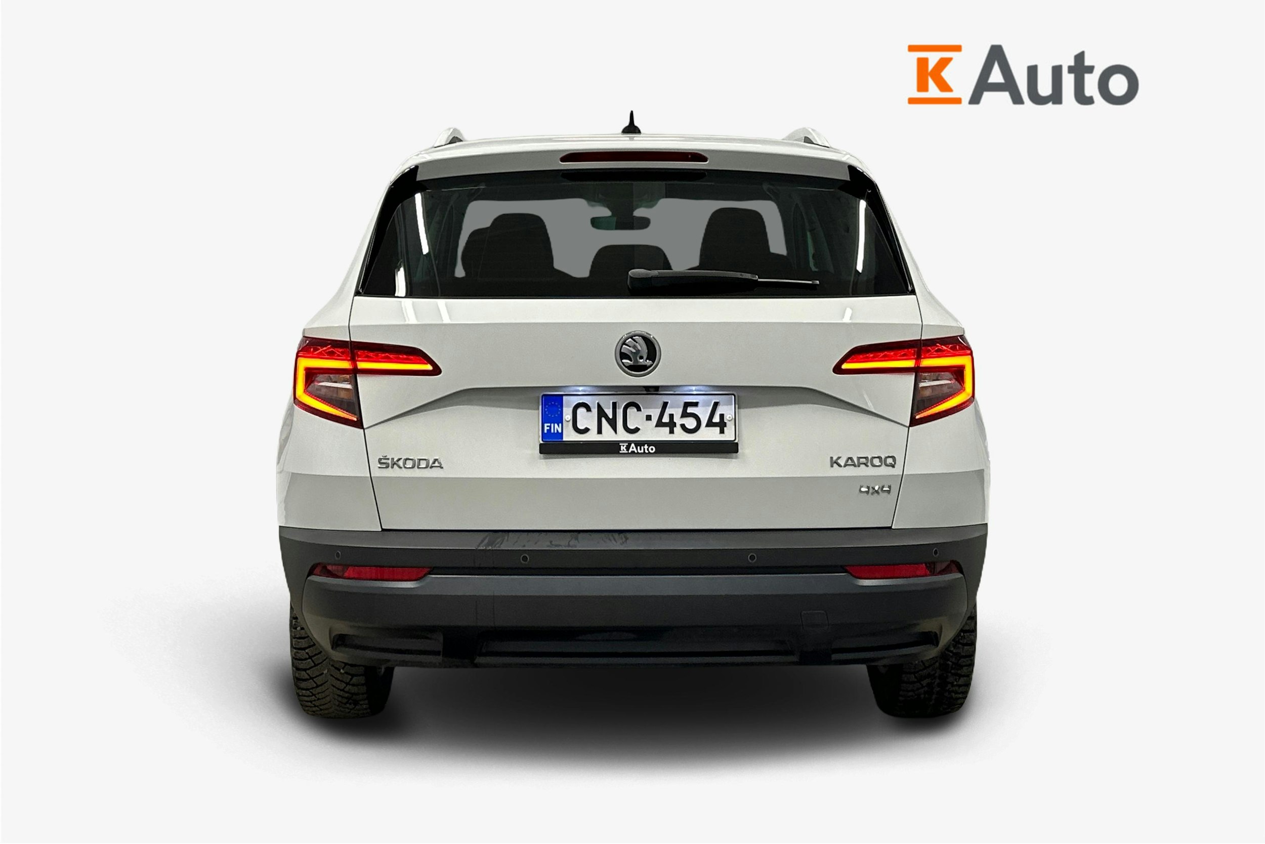 valkoinen Skoda Karoq 2019 kuva 3.