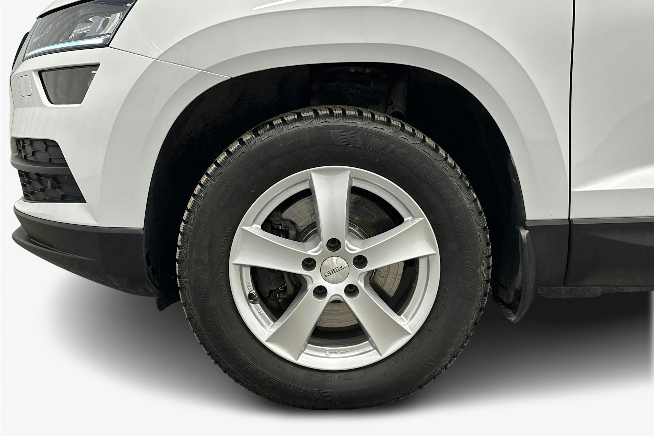 valkoinen Skoda Karoq 2019 kuva 11.