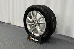 valkoinen Skoda Karoq 2019 kuva 13.