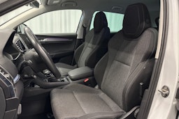 valkoinen Skoda Karoq 2019 kuva 16.