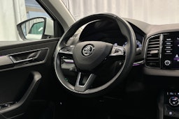 valkoinen Skoda Karoq 2019 kuva 17.