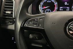 valkoinen Skoda Karoq 2019 kuva 18.