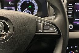 valkoinen Skoda Karoq 2019 kuva 19.