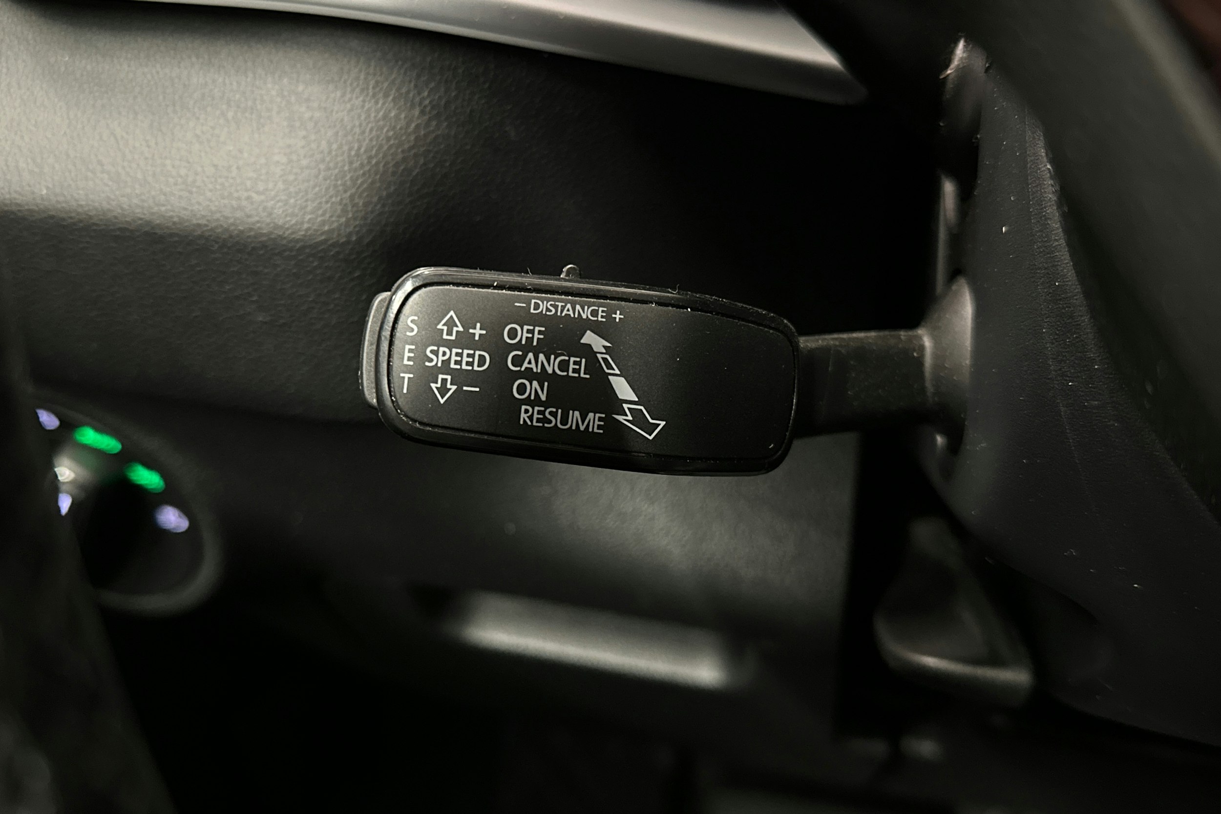 valkoinen Skoda Karoq 2019 kuva 20.