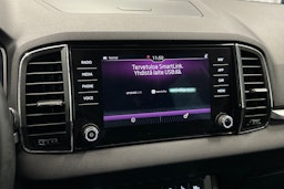 valkoinen Skoda Karoq 2019 kuva 22.