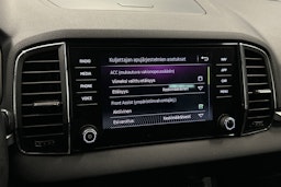 valkoinen Skoda Karoq 2019 kuva 23.