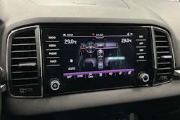 valkoinen Skoda Karoq 2019 kuva 26.