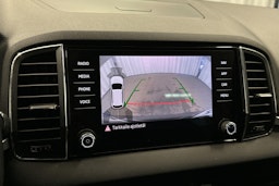 valkoinen Skoda Karoq 2019 kuva 28.