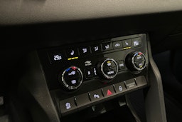 valkoinen Skoda Karoq 2019 kuva 29.