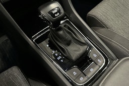 valkoinen Skoda Karoq 2019 kuva 30.