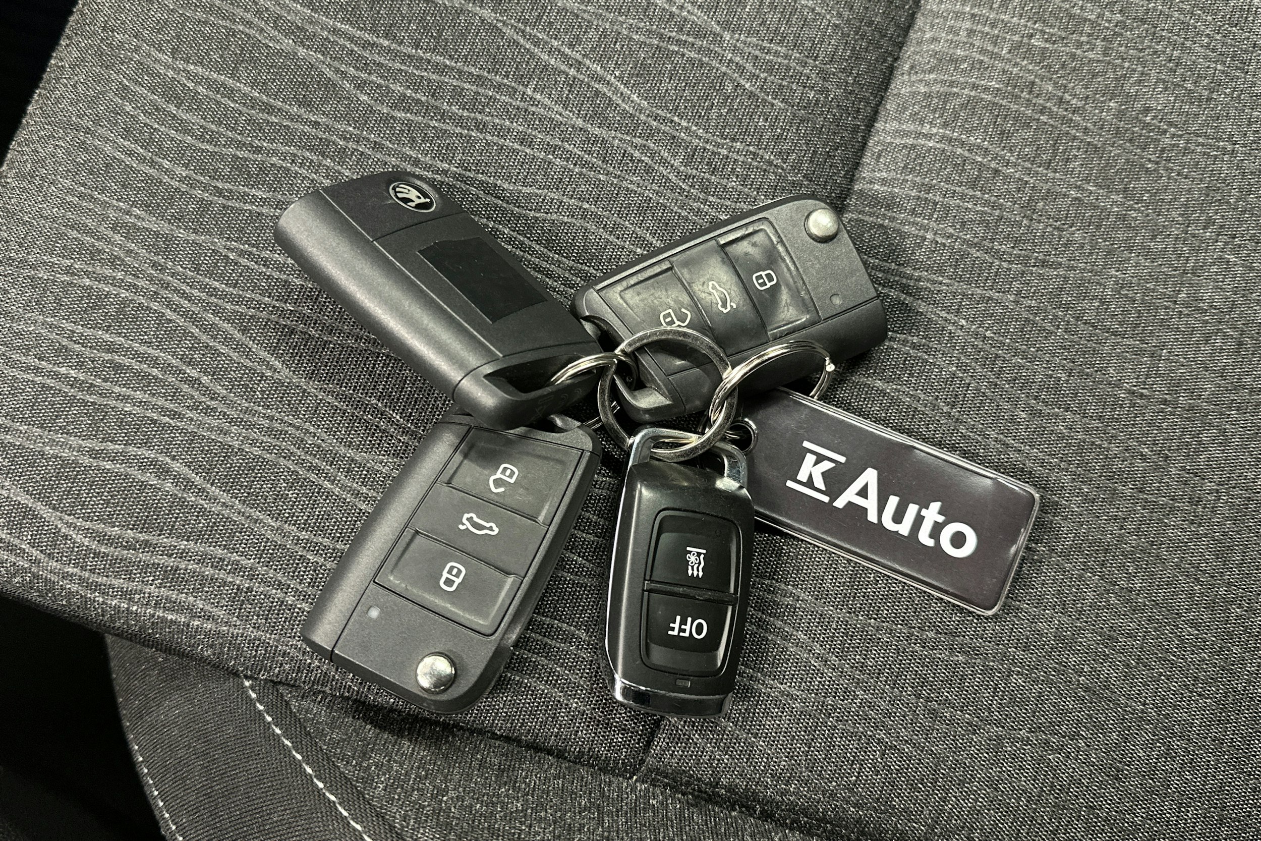 valkoinen Skoda Karoq 2019 kuva 32.