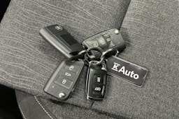 valkoinen Skoda Karoq 2019 kuva 32.