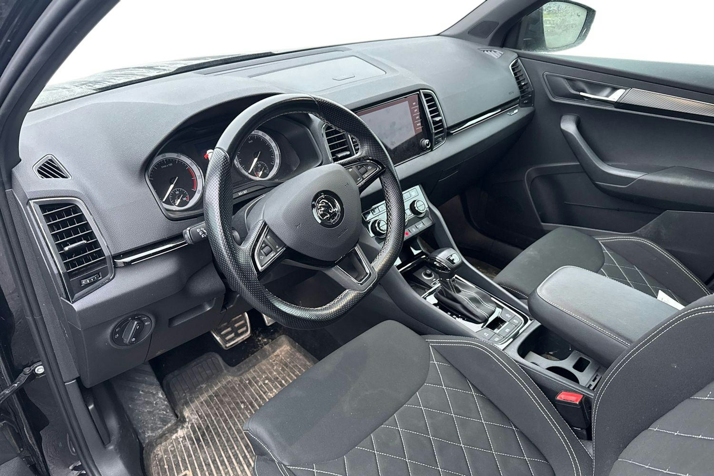 musta Skoda Karoq 2019 kuva 3.