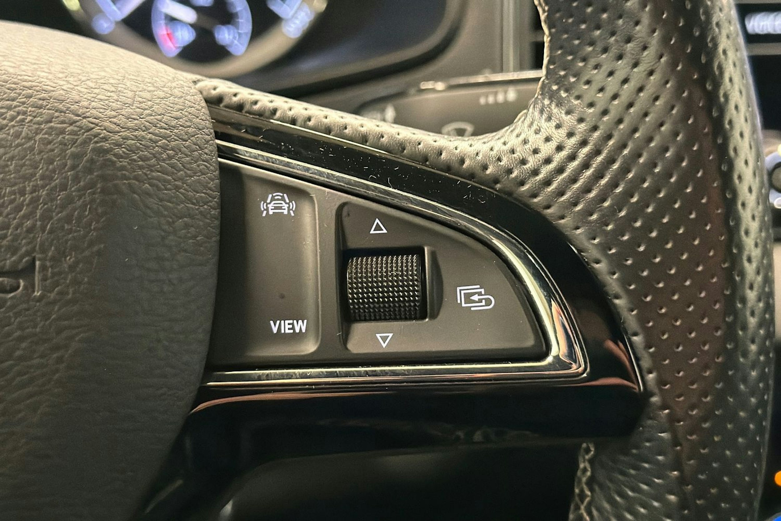 musta Skoda Karoq 2019 kuva 11.