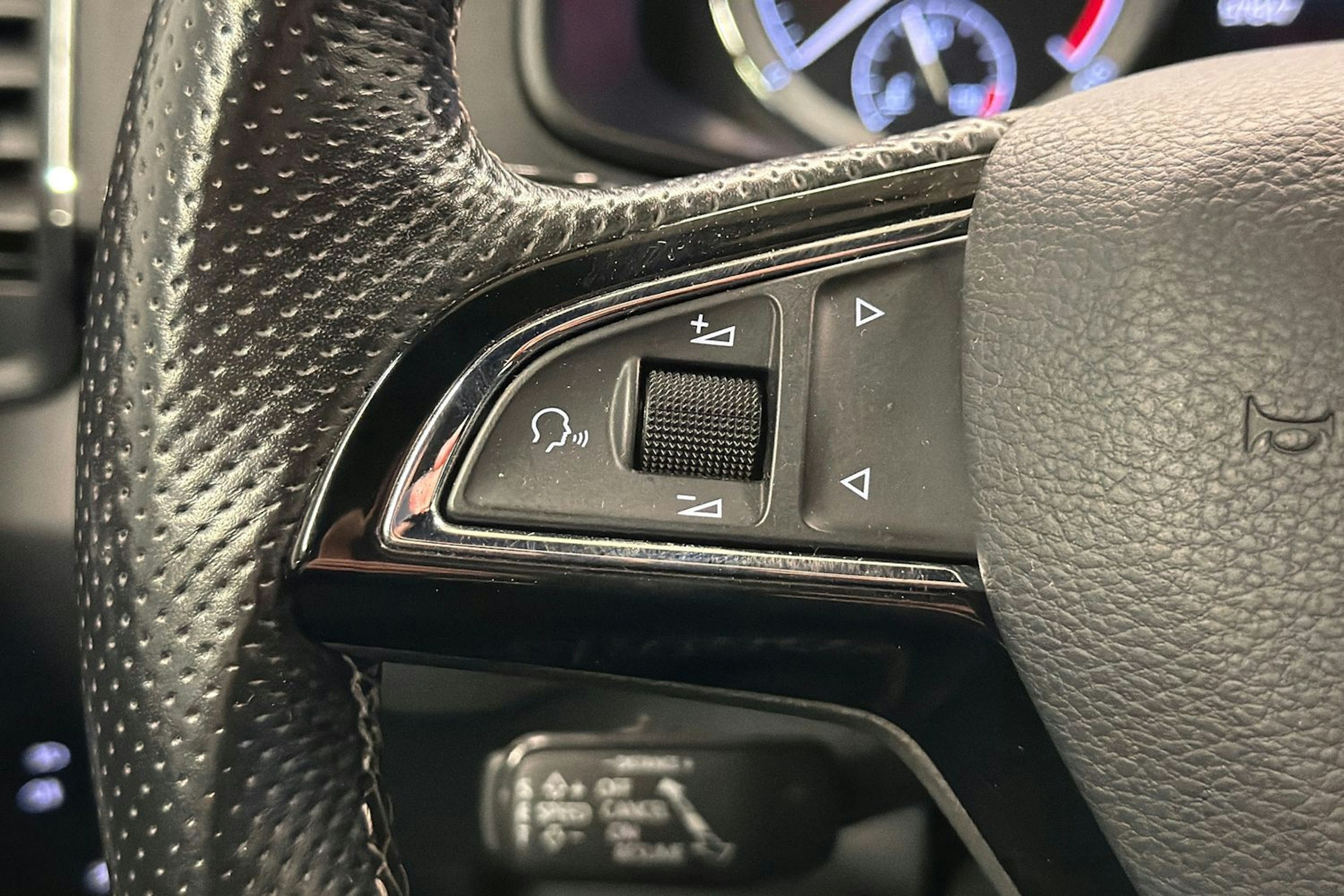 musta Skoda Karoq 2019 kuva 12.