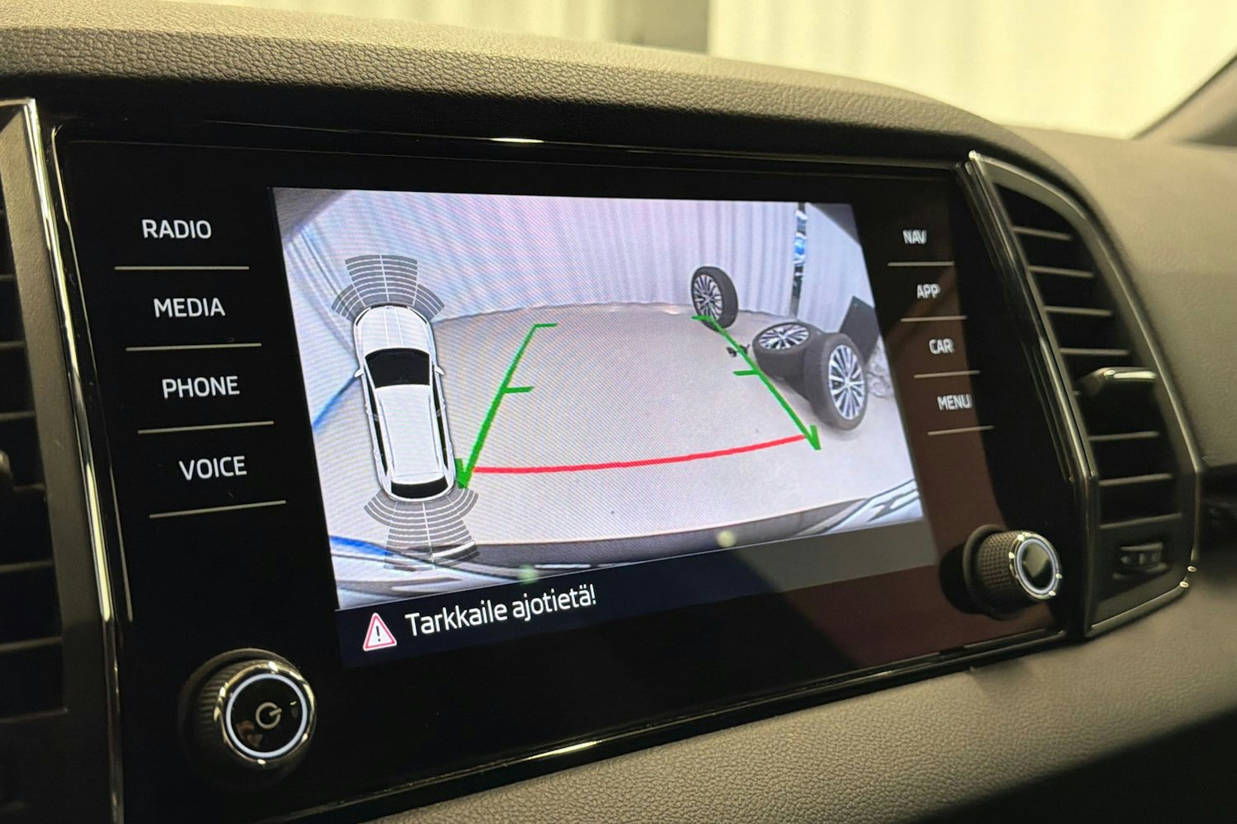 musta Skoda Karoq 2019 kuva 16.