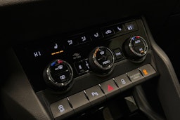 musta Skoda Karoq 2019 kuva 17.