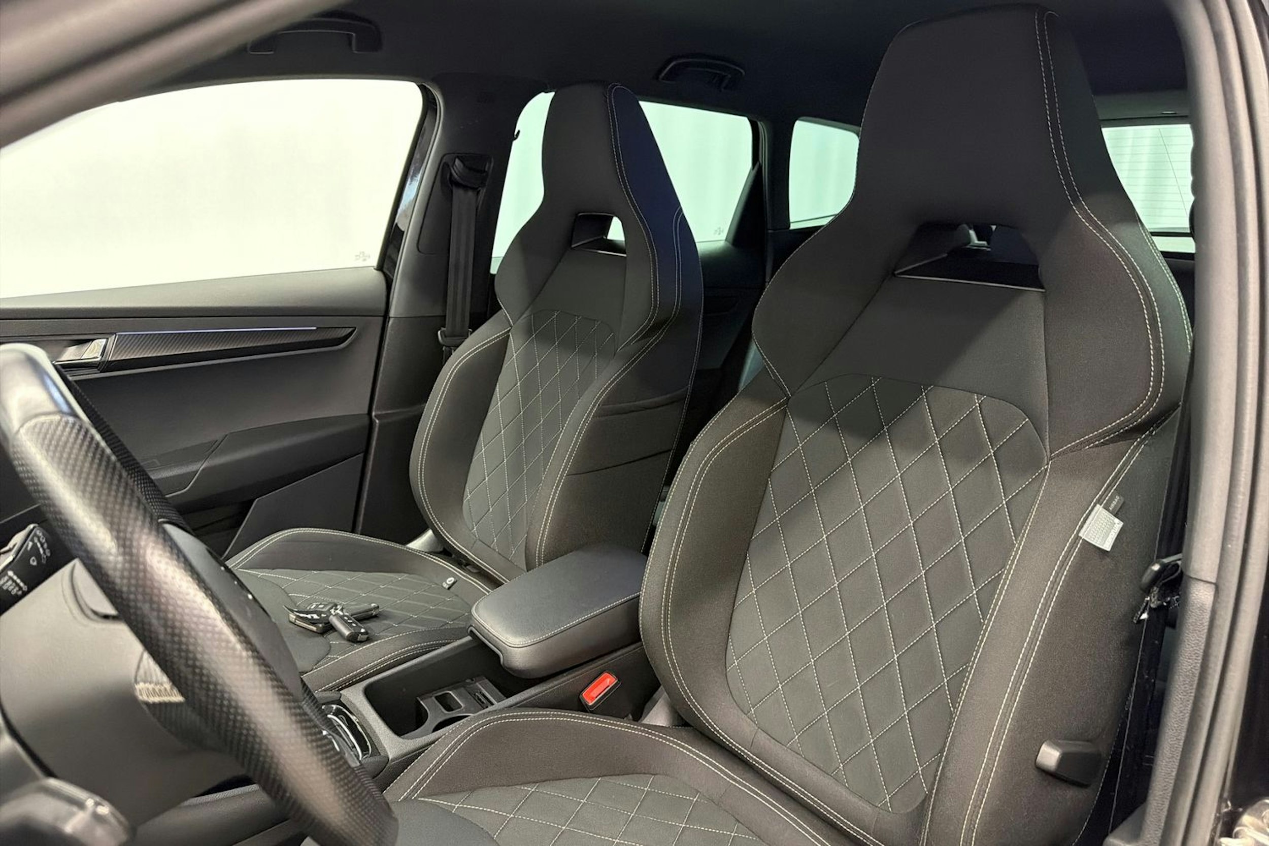 musta Skoda Karoq 2019 kuva 20.