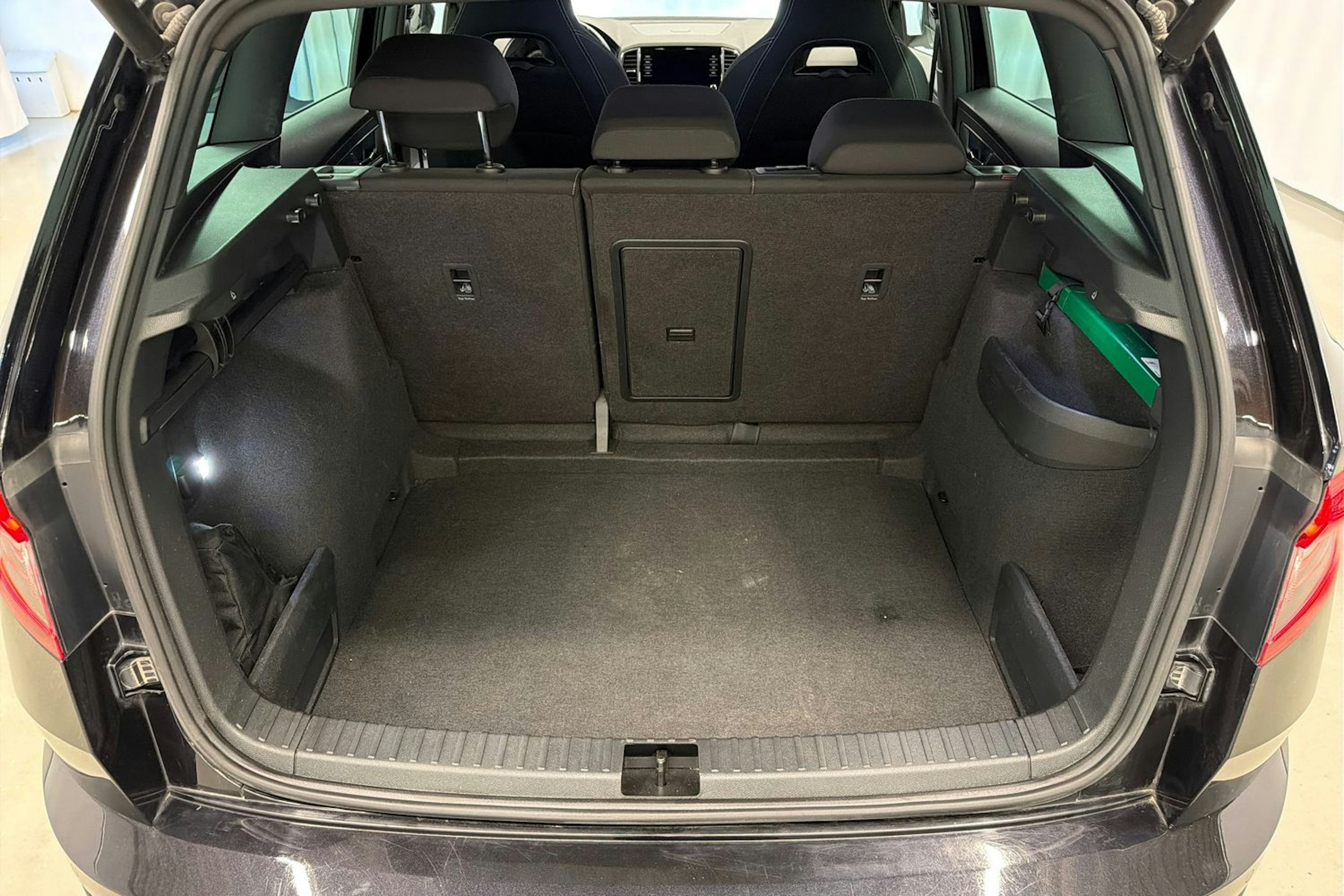 musta Skoda Karoq 2019 kuva 21.