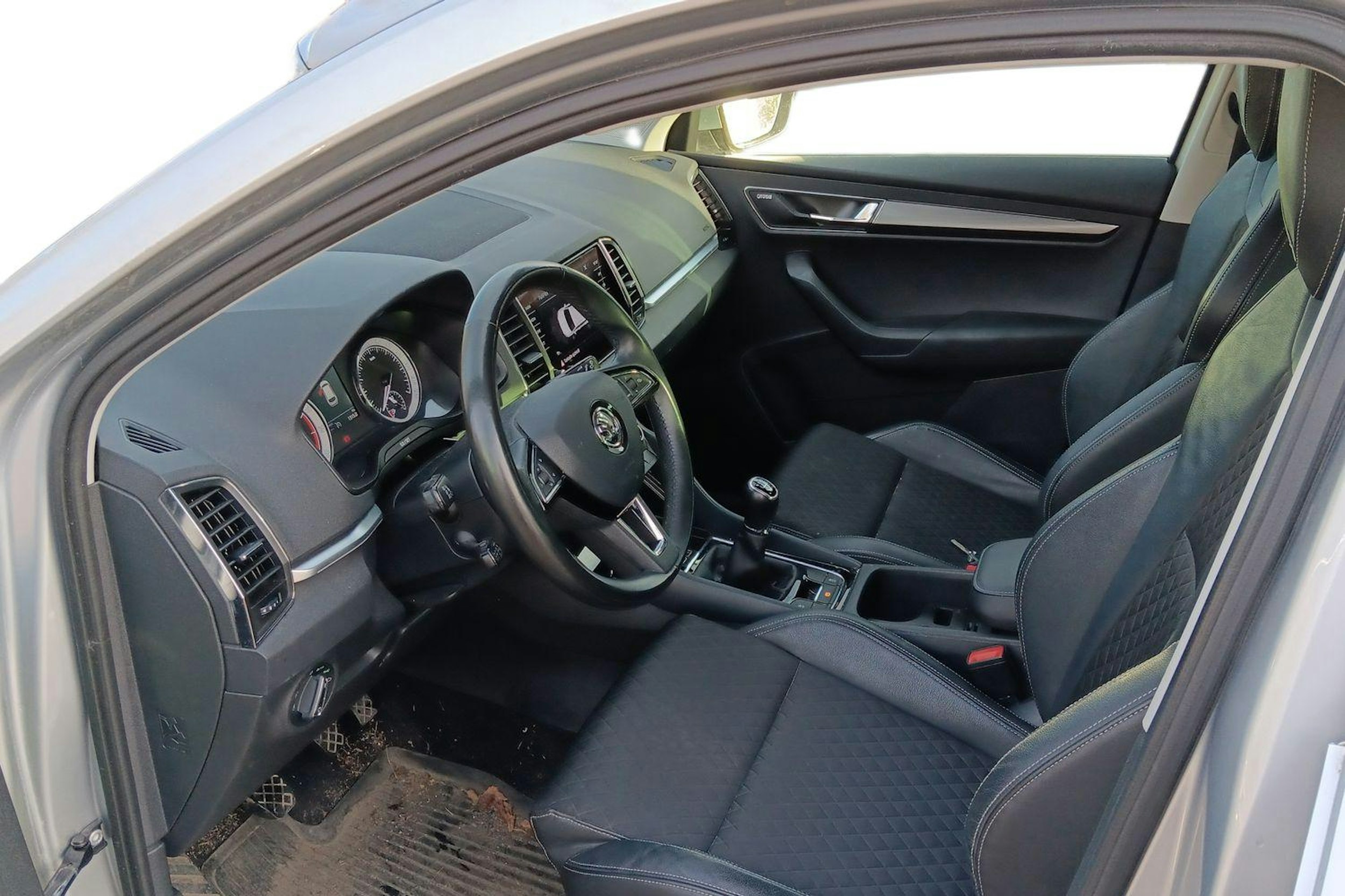 Harmaa Skoda KAROQ 2019 kuva 3.