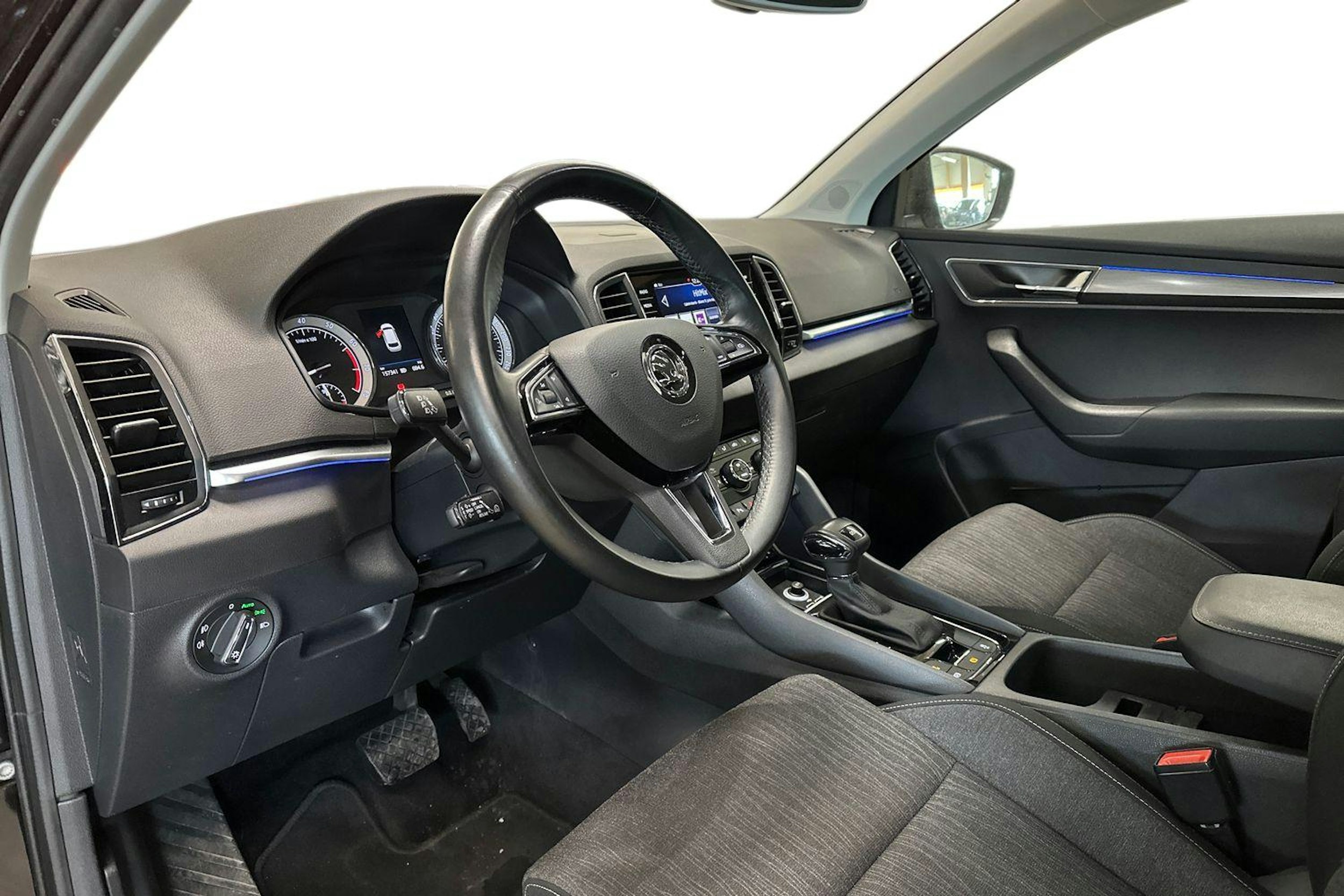 musta Skoda Karoq 2019 kuva 3.